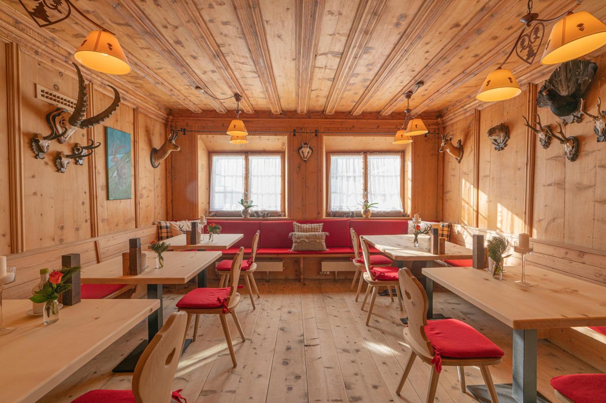 Gasthaus & Hotel Berninahaus Понтрезина Екстериор снимка
