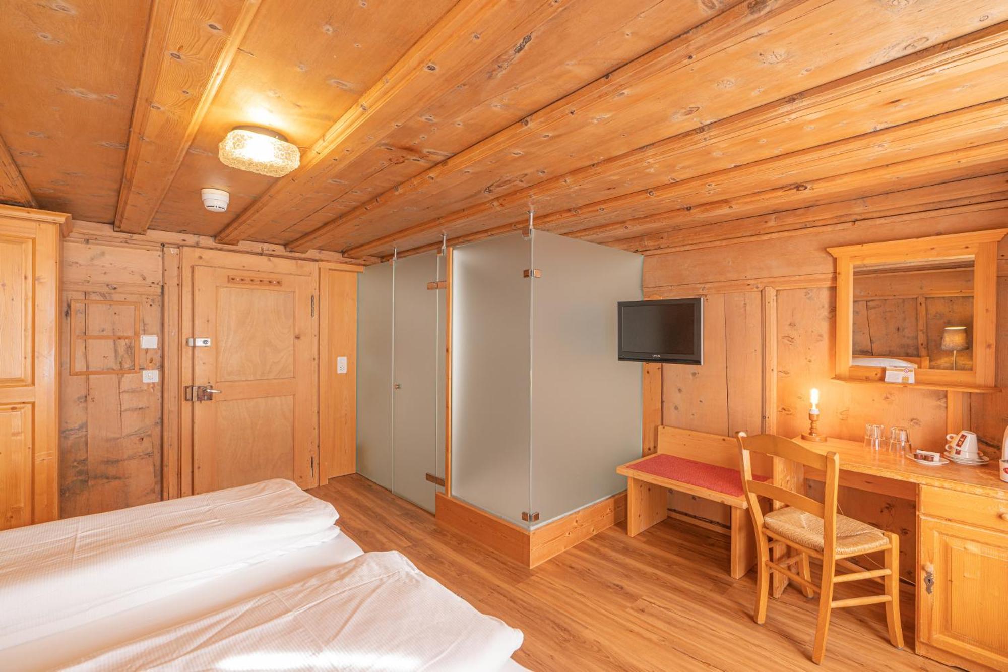 Gasthaus & Hotel Berninahaus Понтрезина Екстериор снимка